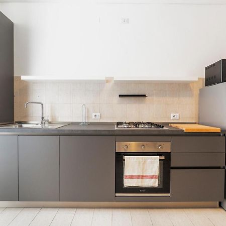 Roomy Apartment Close To Subway M5! Milano Exterior foto