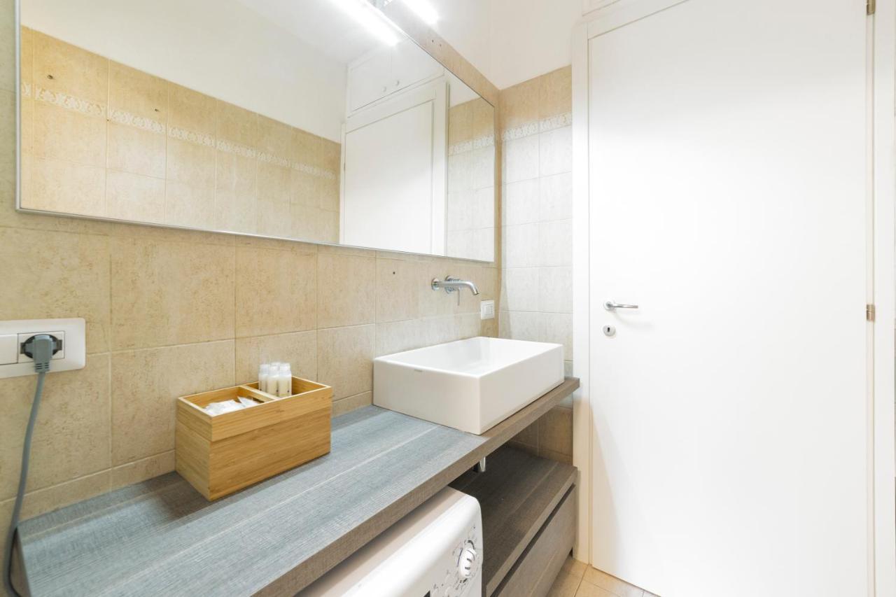 Roomy Apartment Close To Subway M5! Milano Exterior foto